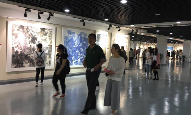 延伸工作臂膀 拓展成果能量 首届江苏美术奖获奖作品巡展走进泰州