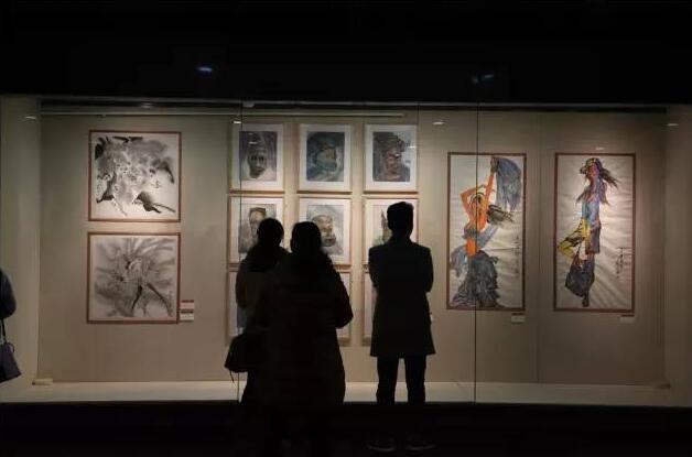 南京市宁海中学美术教育三十周年艺术作品展在省美术馆开幕