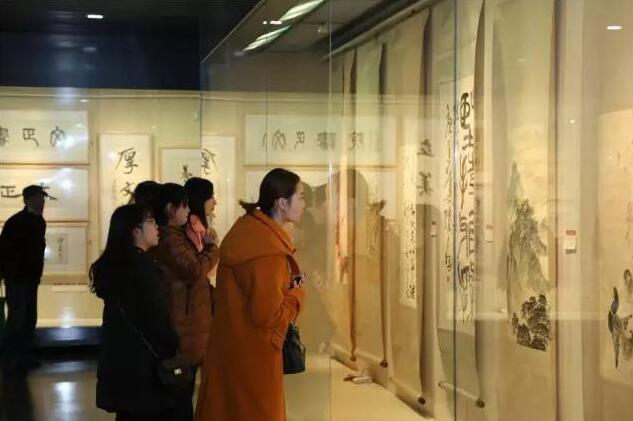 南京市宁海中学美术教育三十周年艺术作品展在省美术馆开幕