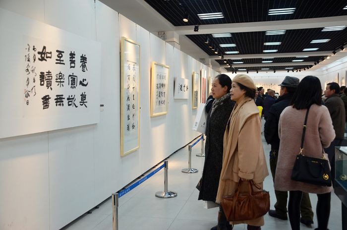 “梁奇书法作品展”在扬州市文化馆开幕