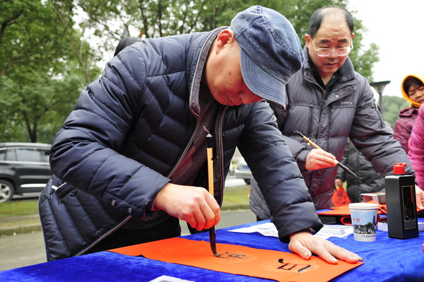 千灯“三下乡”伴百姓过幸福暖冬（图）