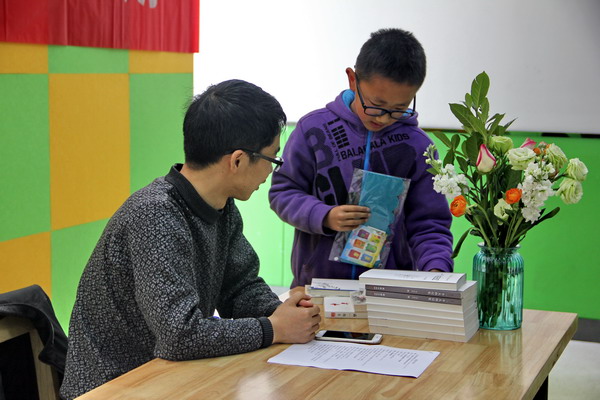 张家港作家走进塘桥中心小学（图）